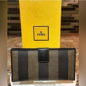 (SOLD) FENDI Signature Pequín Leather Continental Wallet 😍❤️🔥 Comes.with C.O.A